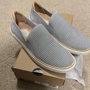 Ugg Sammy silver.